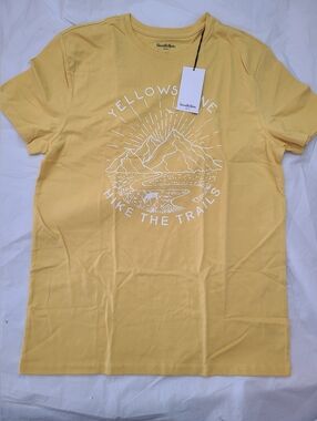 Men s Shorts Sleeve Yellowstone Mountain Graphic T-Shirt Yellow Size Medium